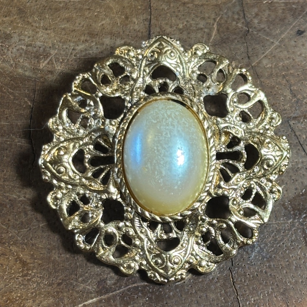 Vintage Brooch Pin Pendant Gold Tone Faux Pearl Victorian